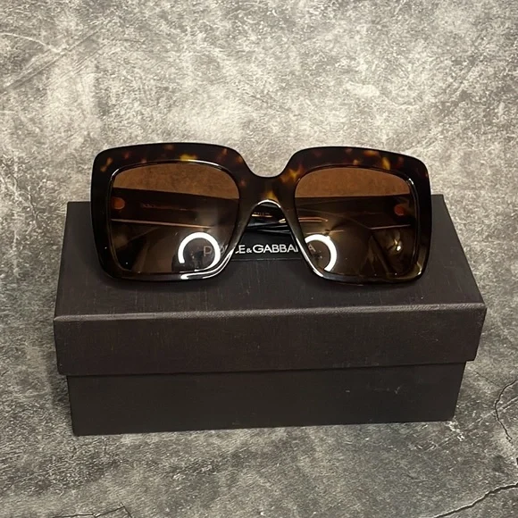 NWOT Dolce Gabbana glasses NWOT Dolce and Gabbana Sunglasses Cat-Eyes – MAUVE main image 3